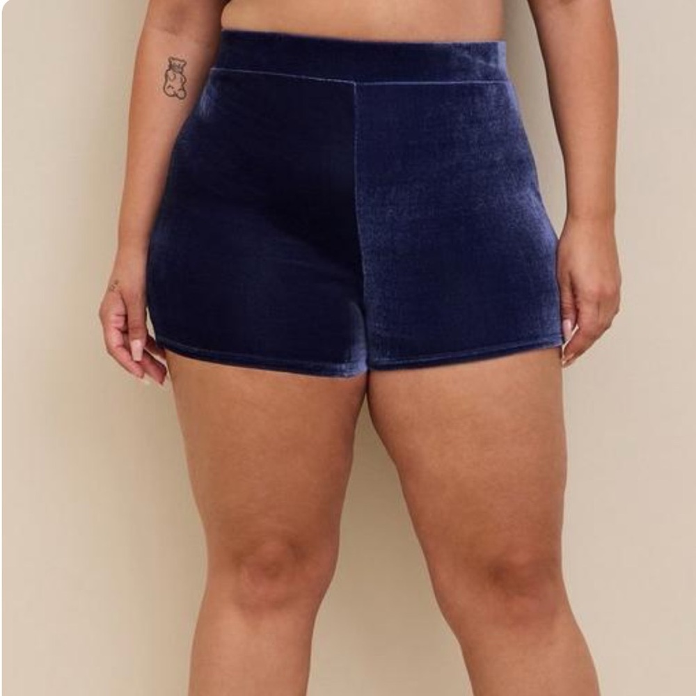Torrid NWT Deep Blue Velour High-Waist Shorts Size 1
